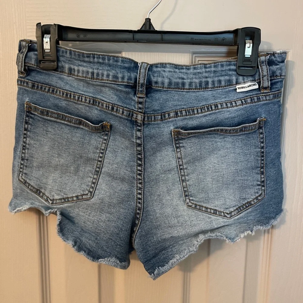 Billabong Buttoned Up button fly light wash raw hem distressed 5 pocket short 29